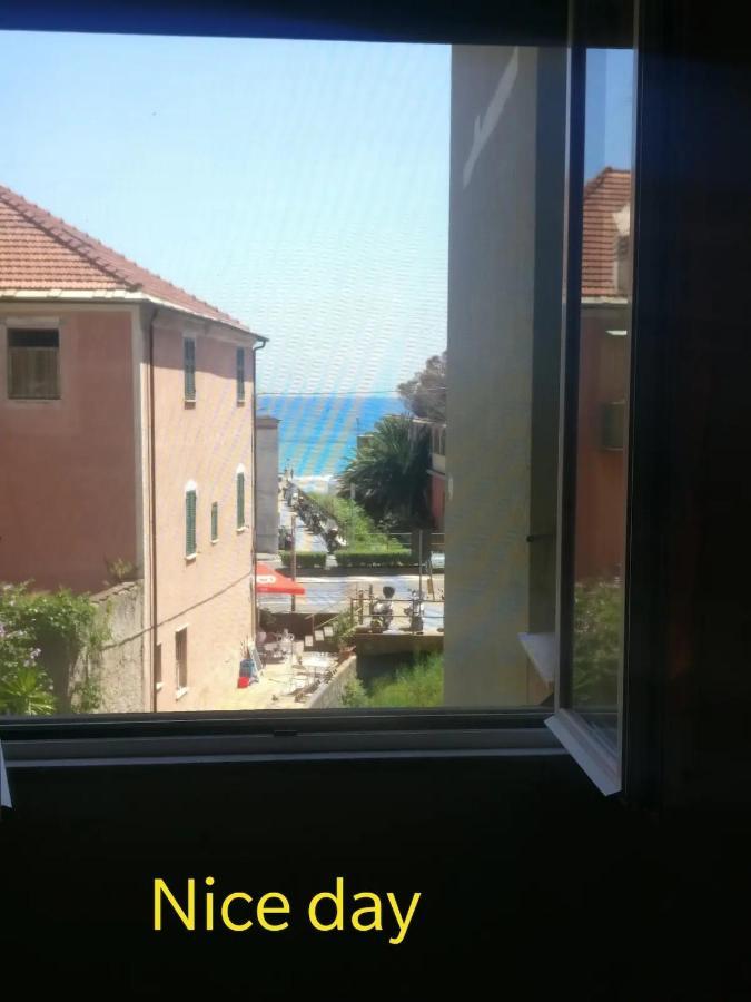 House Of Fly With Sea View, Front The Beach Savona Eksteriør bilde